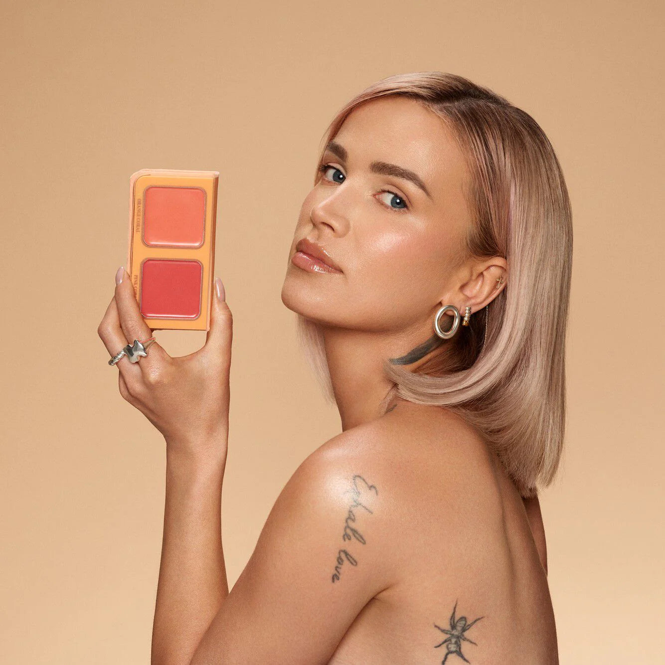 Makeup Revolution x Maffashion Rosa Coral Way Cream Blush Duo
